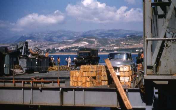 Flight Deck.jpg (48895 bytes)